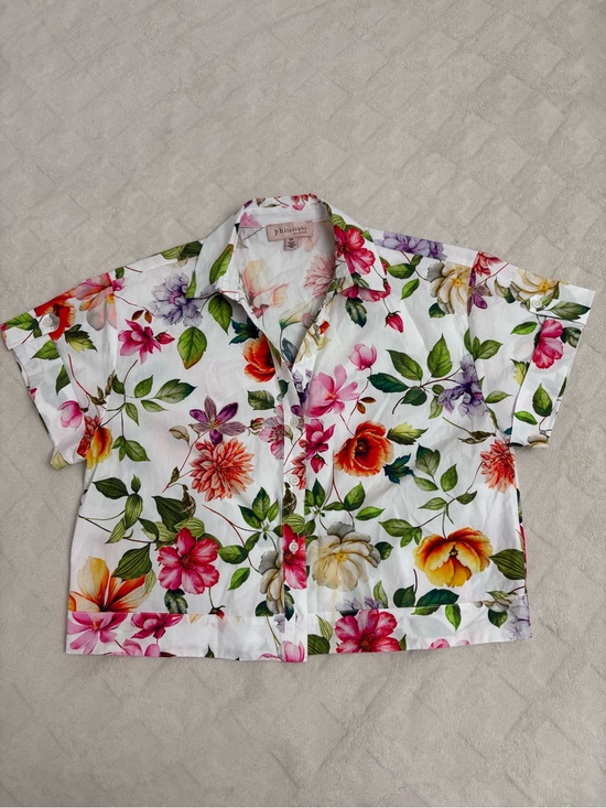 Philosophy Tops - Floral Button-Up Shirt in White with Multicolor Blooms